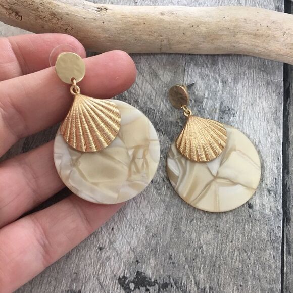 Shell Marble Lucite Earrings - Picture 2 of 3